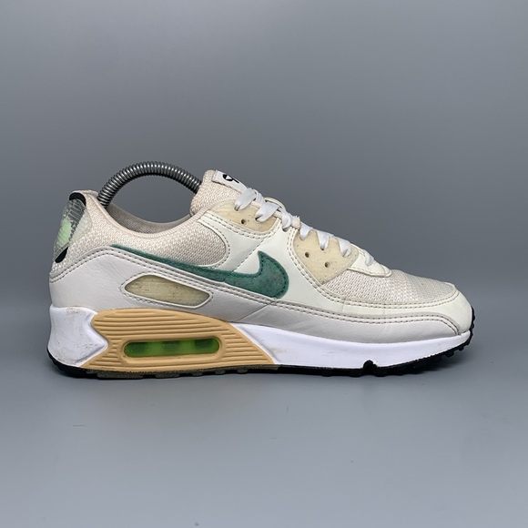 Nike Air Max 90 SE White Green Running Shoes DO9850-100 Women's Sz 9.5 - Picture 8 of 10
